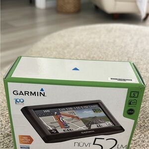 Garmin Nuvi 52LM GPS Device with NavMat for travel